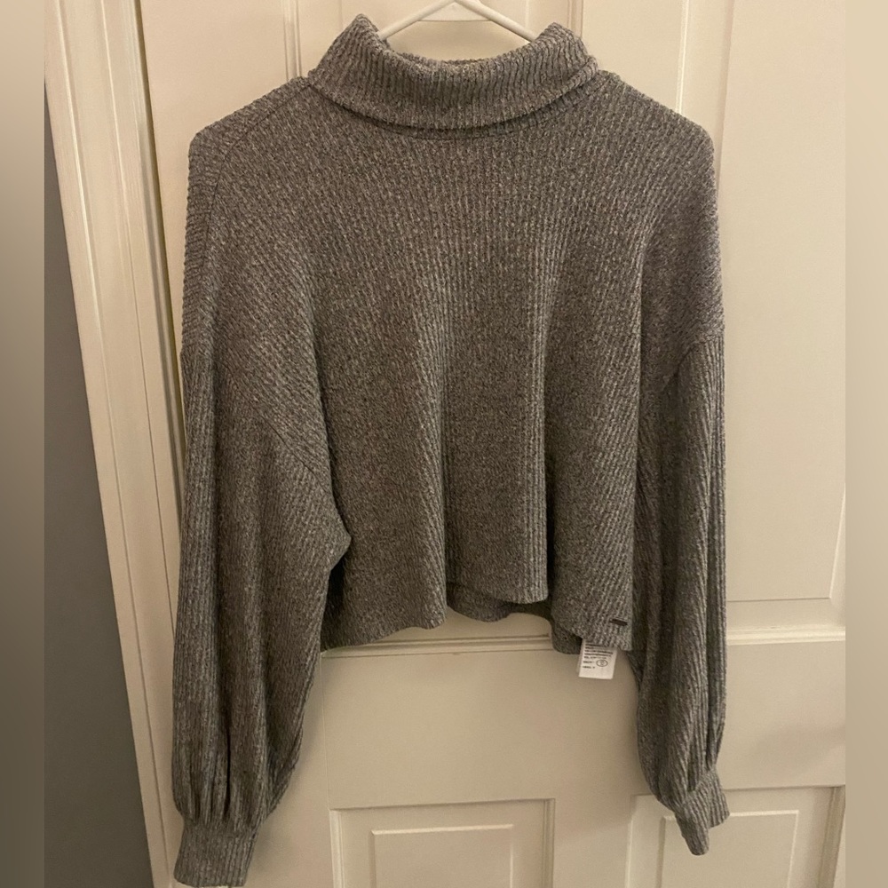 grey cropped hollister sweater